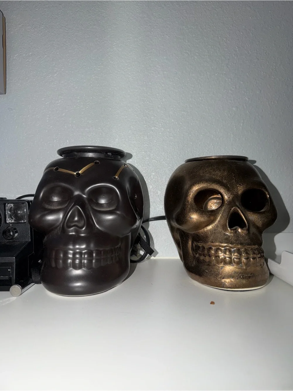 Decorative Skull Wax Melt Warmers – Black and Bronze